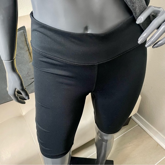 GAIAM Ruched Biker Short | Black | Medium - Picture 2 of 12